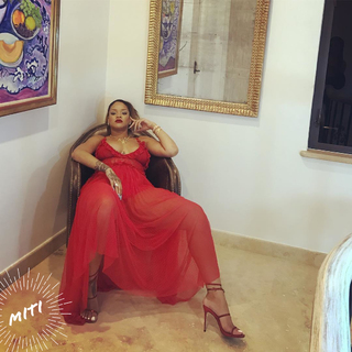 Rihanna feet photo thumbnail