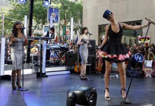 Rihanna feet photo thumbnail