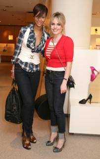 Rihanna feet photo thumbnail