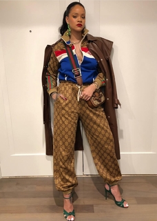 Rihanna feet photo thumbnail