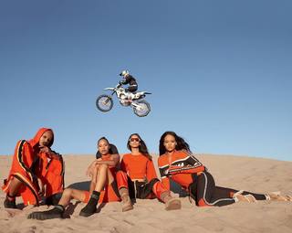 Rihanna feet photo thumbnail