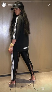 Rihanna feet photo thumbnail