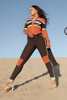 Rihanna feet photo thumbnail