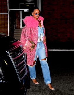 Rihanna feet photo thumbnail