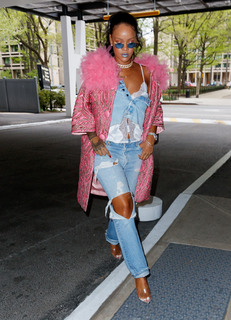 Rihanna feet photo thumbnail