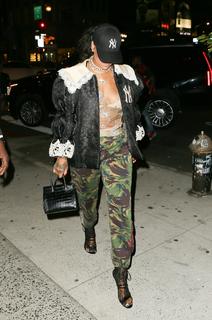 Rihanna feet photo thumbnail