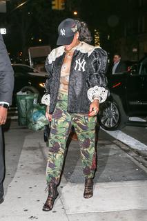 Rihanna feet photo thumbnail