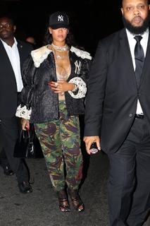 Rihanna feet photo thumbnail