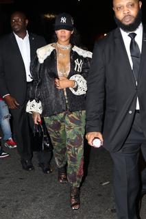 Rihanna feet photo thumbnail