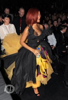 Rihanna feet photo thumbnail