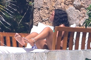 Rihanna feet photo thumbnail