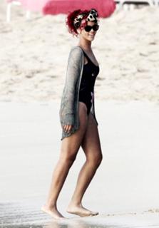 Rihanna feet photo thumbnail