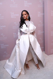 Rihanna feet photo thumbnail