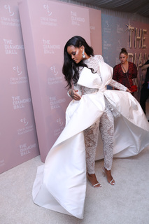 Rihanna feet photo thumbnail