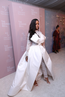 Rihanna feet photo thumbnail