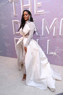 Rihanna feet photo thumbnail