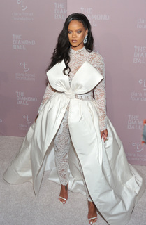 Rihanna feet photo thumbnail