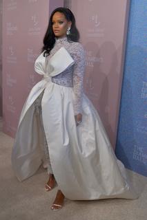 Rihanna feet photo thumbnail