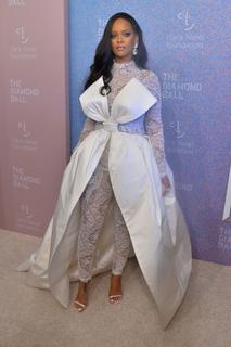 Rihanna feet photo thumbnail