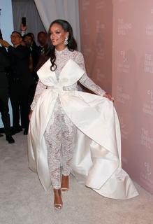 Rihanna feet photo thumbnail