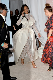 Rihanna feet photo thumbnail