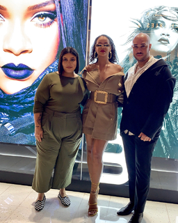 Rihanna feet photo thumbnail