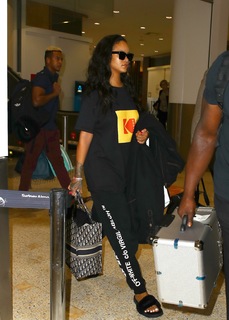 Rihanna feet photo thumbnail