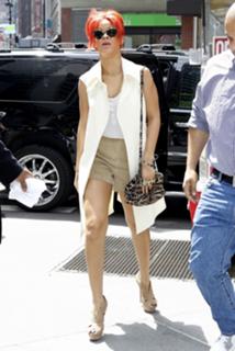 Rihanna feet photo thumbnail