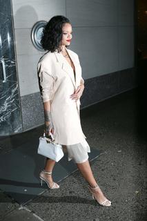 Rihanna feet photo thumbnail