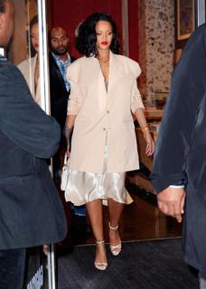 Rihanna feet photo thumbnail