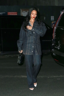 Rihanna feet photo thumbnail