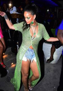 Rihanna feet photo thumbnail