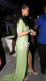 Rihanna feet photo thumbnail