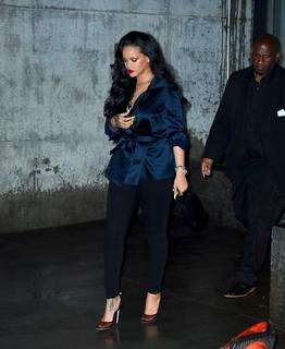 Rihanna feet photo thumbnail