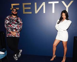 Rihanna feet photo thumbnail