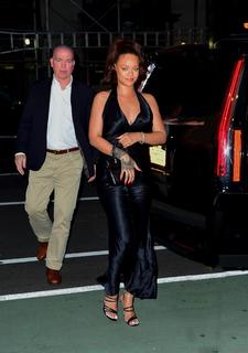 Rihanna feet photo thumbnail