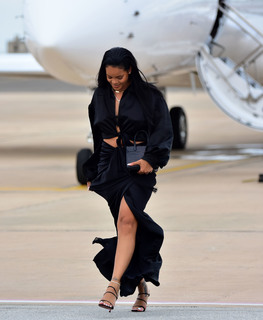 Rihanna feet photo thumbnail