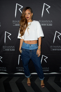 Rihanna feet photo thumbnail