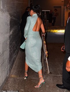 Rihanna feet photo thumbnail