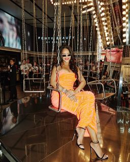 Rihanna feet photo thumbnail