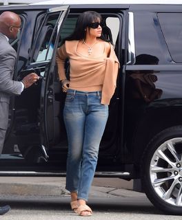 Rihanna feet photo thumbnail