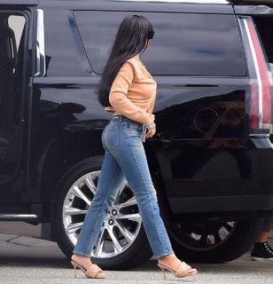 Rihanna feet photo thumbnail