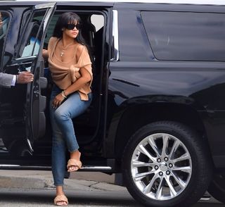 Rihanna feet photo thumbnail