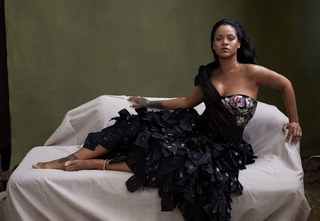 Rihanna feet photo thumbnail