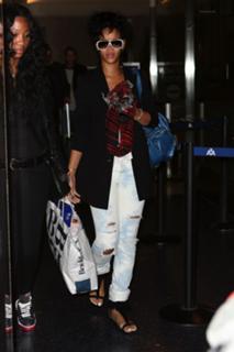 Rihanna feet photo thumbnail