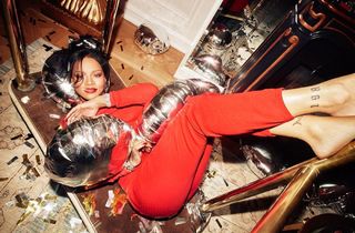 Rihanna feet photo thumbnail