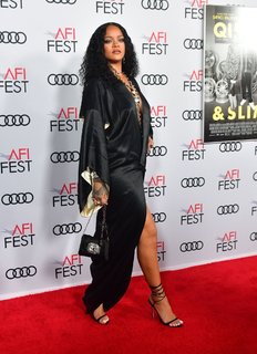 Rihanna feet photo thumbnail