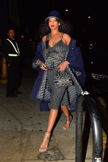 Rihanna feet photo thumbnail
