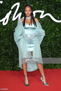 Rihanna feet photo thumbnail