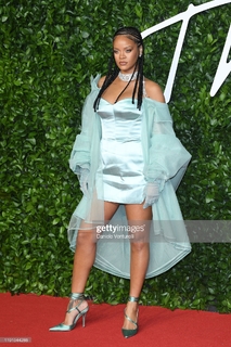 Rihanna feet photo thumbnail